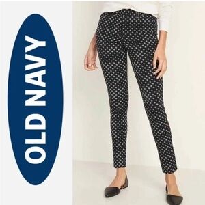 OLD Navy High Rise Pixie Pant- Size 6, Color Navy and White